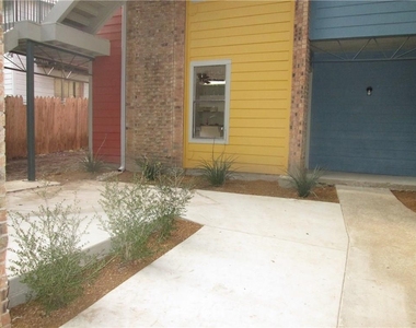 513 South Park Dr - Photo Thumbnail 2