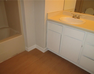 513 South Park Dr - Photo Thumbnail 10