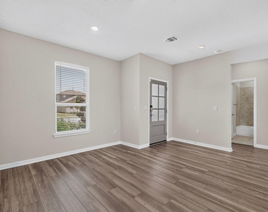 13817 Gilwell Dr - Photo Thumbnail 5