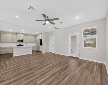 13817 Gilwell Dr - Photo Thumbnail 8