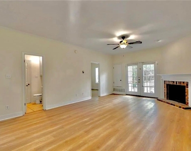 2100 San Gabriel St - Photo Thumbnail 2
