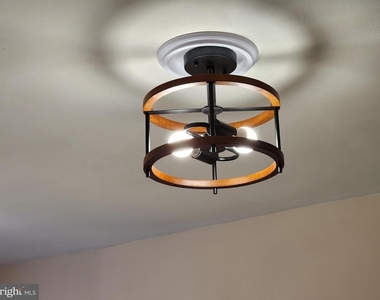 4621 Woodland Avenue - Photo Thumbnail 9