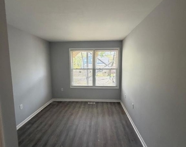 102 Ridgway Street - Photo Thumbnail 8