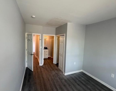 102 Ridgway Street - Photo Thumbnail 7