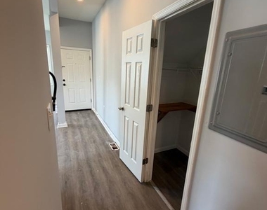 102 Ridgway Street - Photo Thumbnail 2