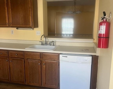 89 Dorchester Circle - Photo Thumbnail 6