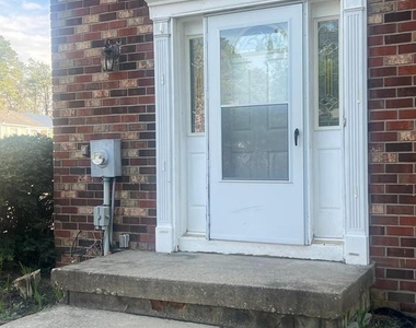 89 Dorchester Circle - Photo Thumbnail 2