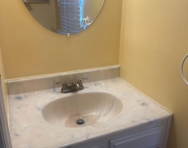 89 Dorchester Circle - Photo Thumbnail 8