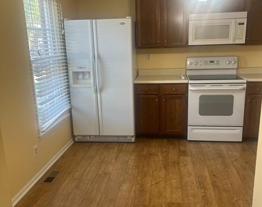 89 Dorchester Circle - Photo Thumbnail 4