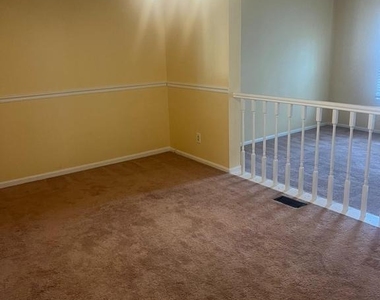 89 Dorchester Circle - Photo Thumbnail 9