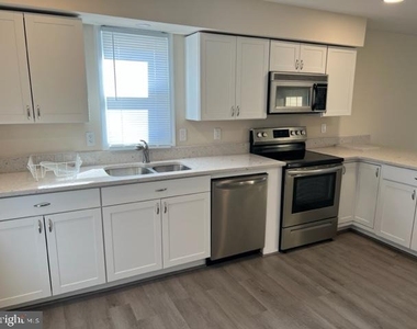 17207 Manning Drive - Photo Thumbnail 3