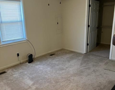 17207 Manning Drive - Photo Thumbnail 8