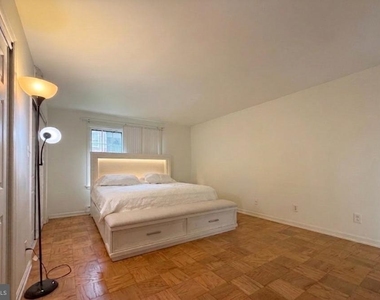 6008 Westchester Park Drive - Photo Thumbnail 6