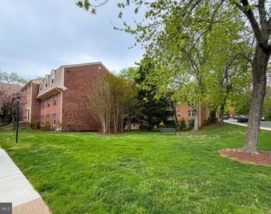 6008 Westchester Park Drive - Photo Thumbnail 9