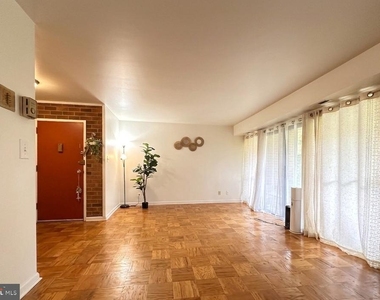6008 Westchester Park Drive - Photo Thumbnail 5