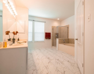 521 Paladen Pl - Photo Thumbnail 11