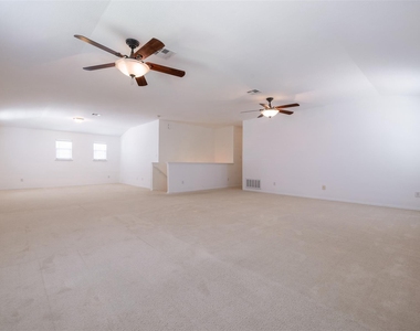 521 Paladen Pl - Photo Thumbnail 12