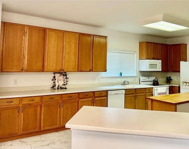 521 Paladen Pl - Photo Thumbnail 4