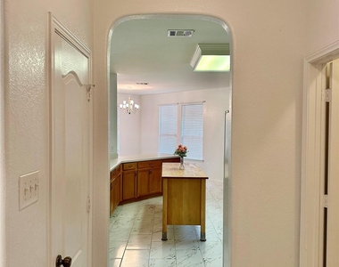 521 Paladen Pl - Photo Thumbnail 7