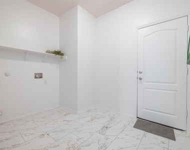 521 Paladen Pl - Photo Thumbnail 13