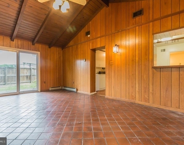 9702 Bellevue Drive - Photo Thumbnail 15