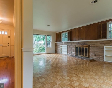 9702 Bellevue Drive - Photo Thumbnail 6