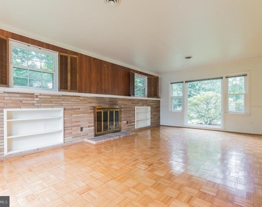 9702 Bellevue Drive - Photo Thumbnail 2