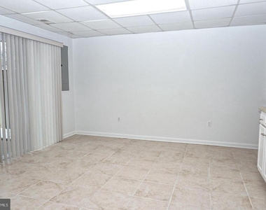 3104 Benton Square Drive - Photo Thumbnail 6