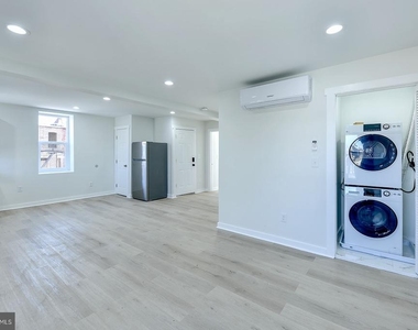 2330 Bryant Avenue - Photo Thumbnail 4