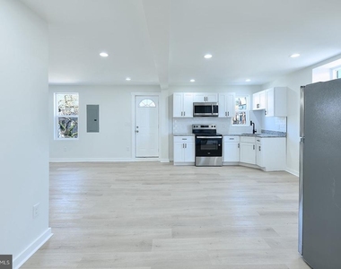 2330 Bryant Avenue - Photo Thumbnail 2