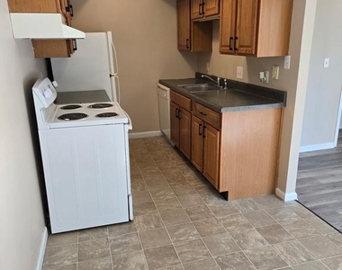 63 Forest Creek Drive - Photo Thumbnail 7