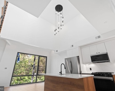 2504 41st Street Nw - Photo Thumbnail 4