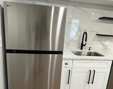 327 Whittier Street Nw - Photo Thumbnail 8