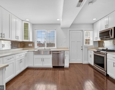 2218 16th Street Ne - Photo Thumbnail 4