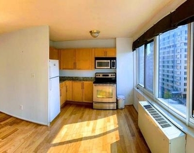 1330 New Hampshire Avenue Nw - Photo Thumbnail 8