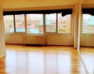 1330 New Hampshire Avenue Nw - Photo Thumbnail 4