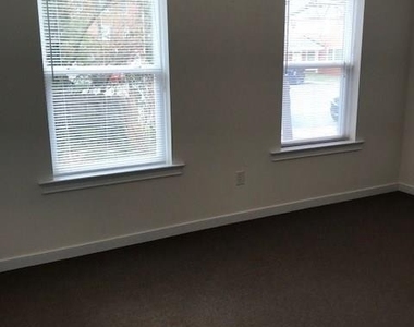 109 Chelsea Dr - Photo Thumbnail 5