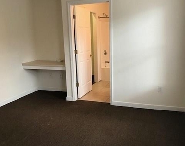 109 Chelsea Dr - Photo Thumbnail 6