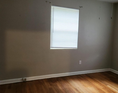 7927 Reid Avenue - Photo Thumbnail 13