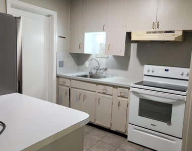 7927 Reid Avenue - Photo Thumbnail 4
