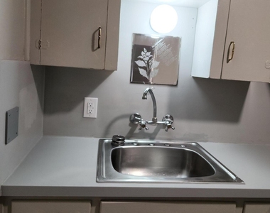 7927 Reid Avenue - Photo Thumbnail 6