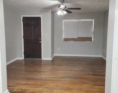 7927 Reid Avenue - Photo Thumbnail 2
