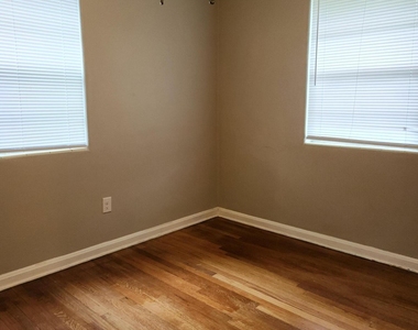 7927 Reid Avenue - Photo Thumbnail 14