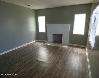 516 E 58th Street - Photo Thumbnail 1