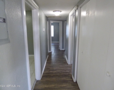516 E 58th Street - Photo Thumbnail 8