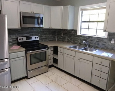 516 E 58th Street - Photo Thumbnail 4