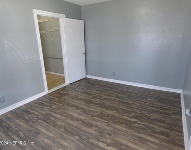 516 E 58th Street - Photo Thumbnail 6