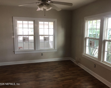925 Phillips Street - Photo Thumbnail 6