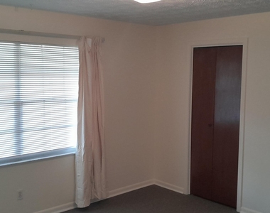 4027 Everett Avenue - Photo Thumbnail 5