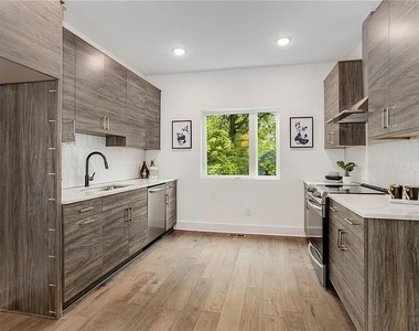 1436 Walker Place Se - Photo Thumbnail 5